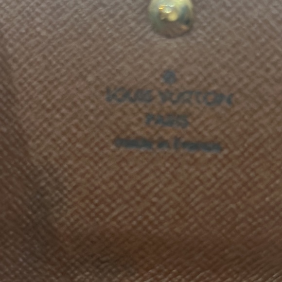 Authentic LV 6-key Holder - Picture 5 of 5